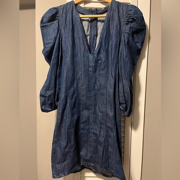 Jeans dress with puffy shoulders - Picture 2 of 3